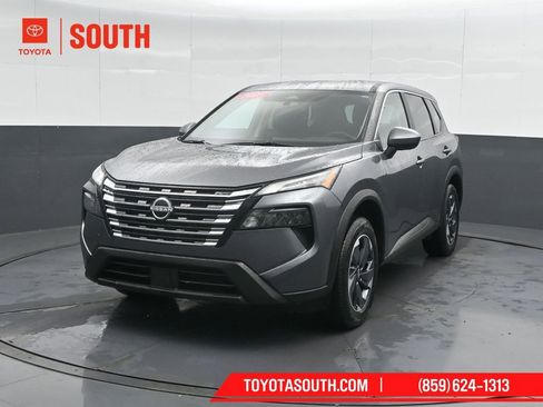 Used 2025 Nissan Rogue SV FWD image 6