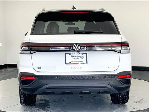 New 2026 Volkswagen Taos SE image 5