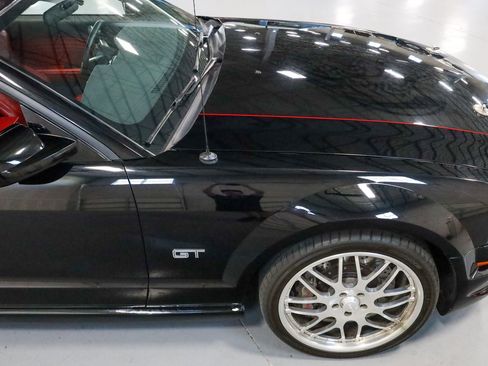 Used 2005 Ford Mustang GT RWD image 22