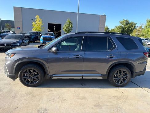 Used 2024 Honda Pilot Touring image 2