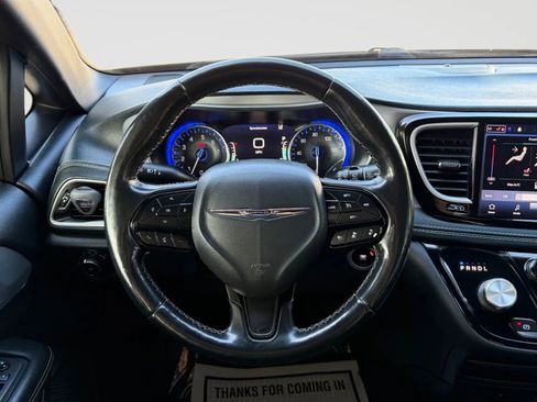 Used 2021 Chrysler Pacifica Touring w/ Cold Weather Group AWD/4WD image 31