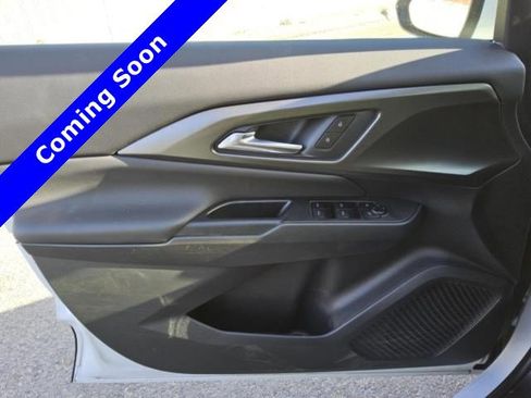 Used 2025 Chevrolet Equinox EV LT w/ LPO, All-Weather Mat Package image 18