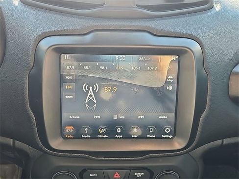 Used 2018 Jeep Renegade Trailhawk w/ UConnect 8.4 Nav Group image 11