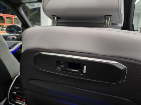 Used 2023 BMW X7 xDrive40i w/ Executive Package image 38