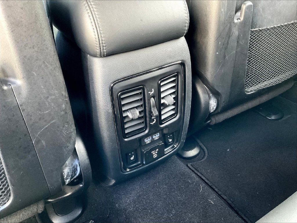 Used 2020 Jeep Grand Cherokee Overland AWD/4WD image 12