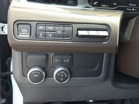 Used 2023 GMC Yukon XL Denali RWD image 13