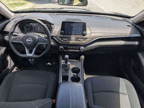 Used 2025 Nissan Altima 2.5 SV FWD image 13