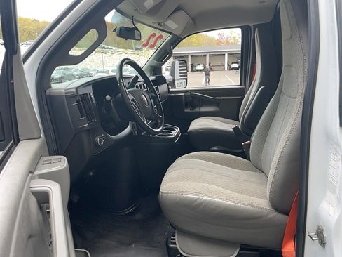 Used 2022 Chevrolet Express 3500 w/ Power Convenience Package RWD image 12