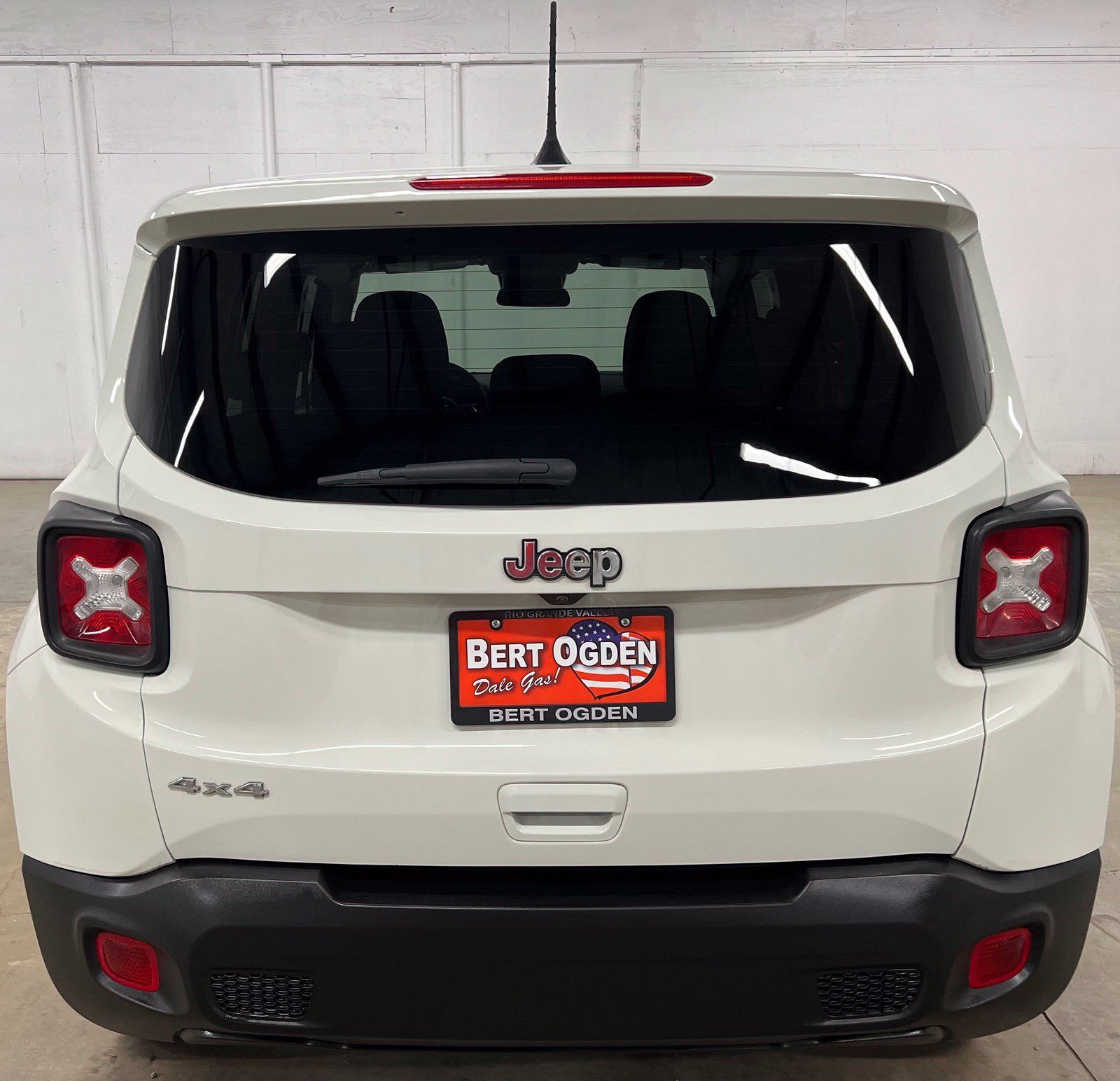 Used 2023 Jeep Renegade Latitude AWD/4WD image 5