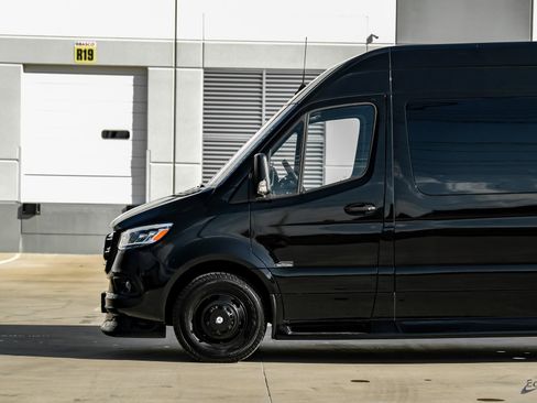 Used 2024 Mercedes-Benz Sprinter 3500 image 6