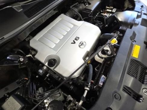 Used 2012 Toyota Highlander FWD w/ Tech Pkg image 24