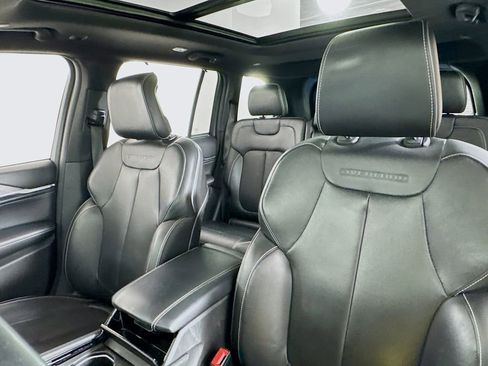 Used 2023 Jeep Grand Cherokee Overland w/ Advanced Protech Group III AWD/4WD image 16