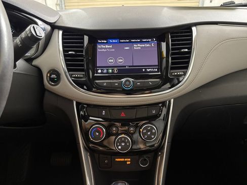 Used 2020 Chevrolet Trax Premier image 16