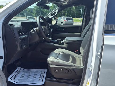 Used 2025 Chevrolet Tahoe LT RWD image 18