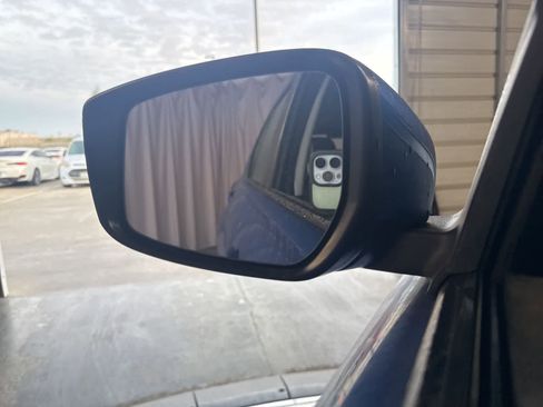 Used 2021 Nissan Kicks SV image 28