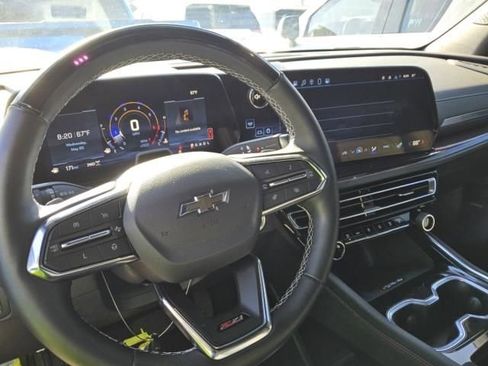 Used 2025 Chevrolet Traverse Z71 w/ Enhanced Driving Package AWD/4WD image 3