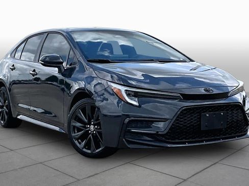 Used 2025 Toyota Corolla SE FWD image 3