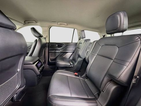 Used 2026 Lincoln Aviator 2WD image 25