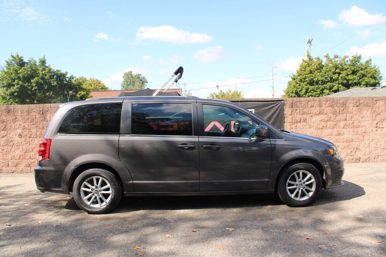 Used 2020 Dodge Grand Caravan SXT FWD image 5