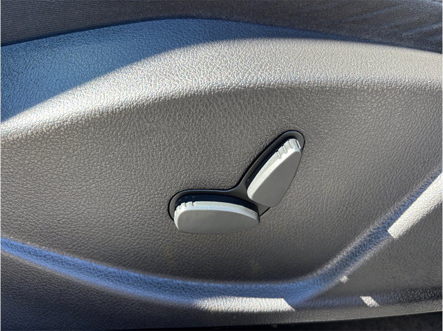 Used 2014 Ford Focus Titanium FWD image 17
