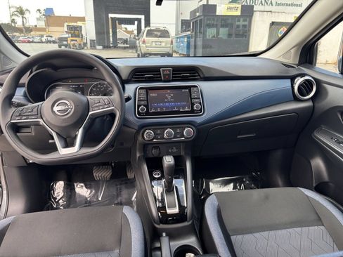 Used 2025 Nissan Versa SV FWD image 33