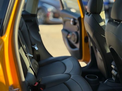 Used 2017 MINI Cooper 4-Door Hardtop image 12