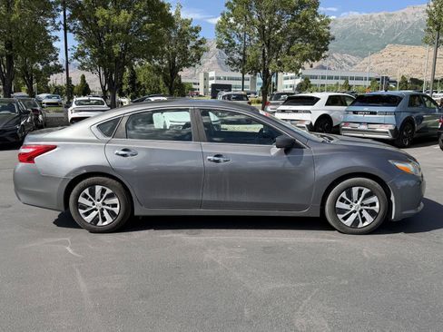Used 2017 Nissan Altima 2.5 S w/ Power Driver Seat Package FWD image 7