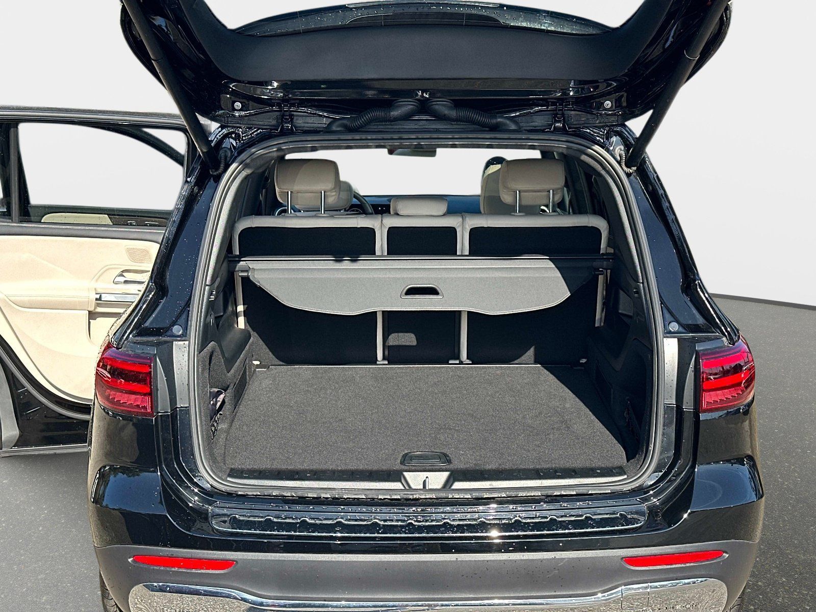 Used 2025 Mercedes-Benz GLB 250 image 11