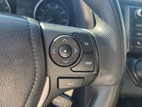 Used 2018 Toyota RAV4 LE image 29