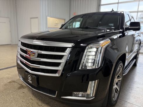 Used 2016 Cadillac Escalade Luxury image 37