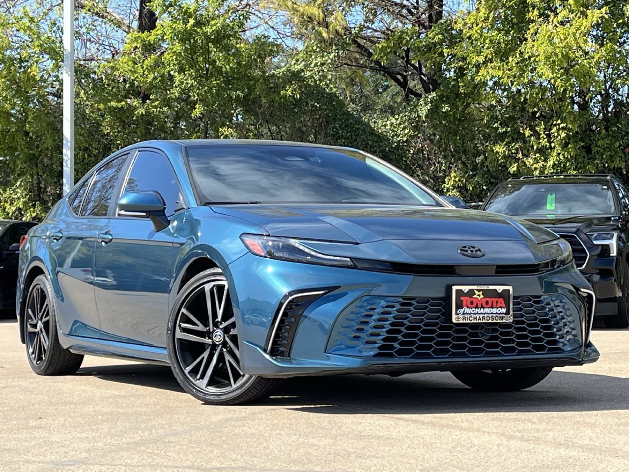 Used 2025 Toyota Camry XSE FWD image 2