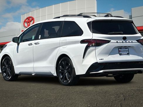 Certified 2026 Toyota Sienna XSE FWD image 5