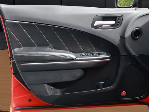 Used 2017 Dodge Charger R/T Scat Pack w/ Beats Audio Group RWD image 49