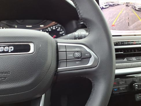 Used 2024 Jeep Compass Latitude image 18