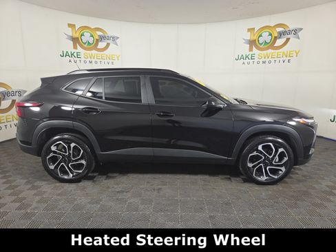 Certified 2025 Chevrolet Trax RS w/ Sunroof Package FWD image 10