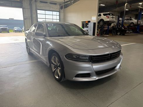 Used 2016 Dodge Charger R/T RWD image 4