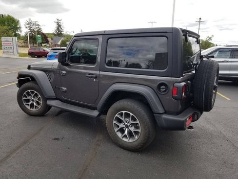 Used 2024 Jeep Wrangler Sport AWD/4WD image 6