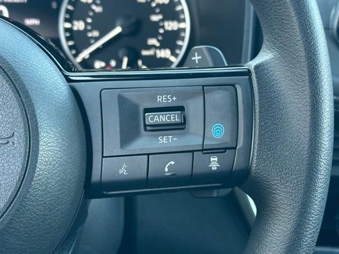 Used 2023 Nissan Rogue SV image 39