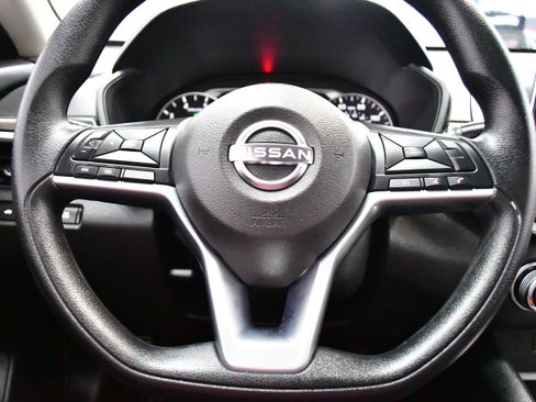 Used 2025 Nissan Altima 2.5 SV FWD image 18
