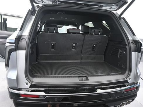 New 2026 Chevrolet Traverse RS w/ LPO, Floor Liner Package FWD image 8