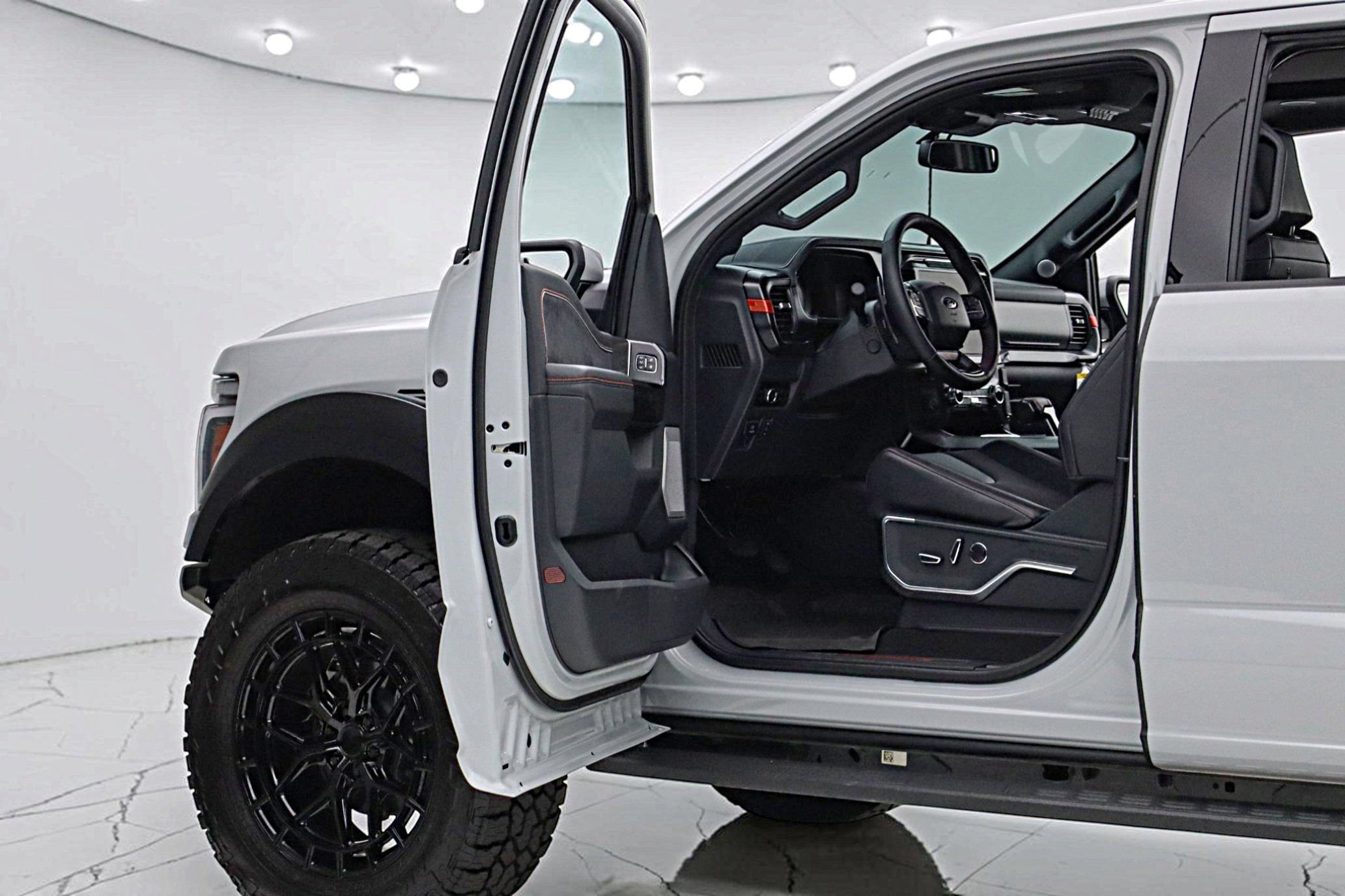 Used 2026 Ford F150 Raptor w/ Equipment Group 803A Raptor R AWD/4WD image 7