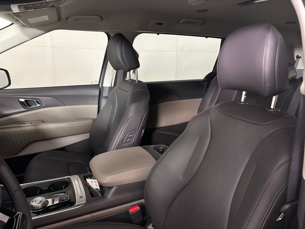 New 2026 Kia Carnival EX FWD image 17