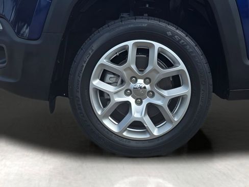 Used 2017 Jeep Renegade Latitude AWD/4WD image 27