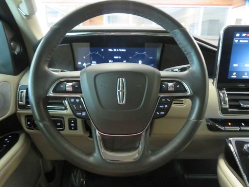 Used 2020 Lincoln Navigator Reserve w/ Luxury Package image 30
