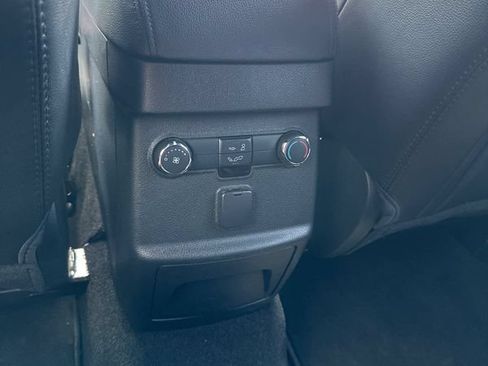 Used 2019 Ford Explorer XLT w/ Equipment Group 202A AWD/4WD image 30