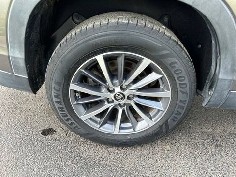Used 2019 Toyota Highlander XLE FWD image 60
