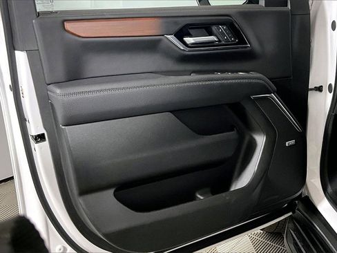 Used 2025 GMC Yukon XL Denali image 18