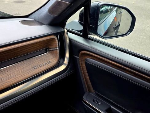 Used 2025 Rivian R1S Premium AWD/4WD image 29