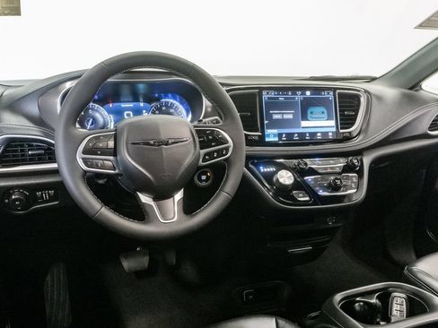 New 2026 Chrysler Pacifica Select FWD image 7