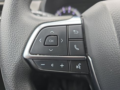 Used 2021 Toyota Highlander L image 16